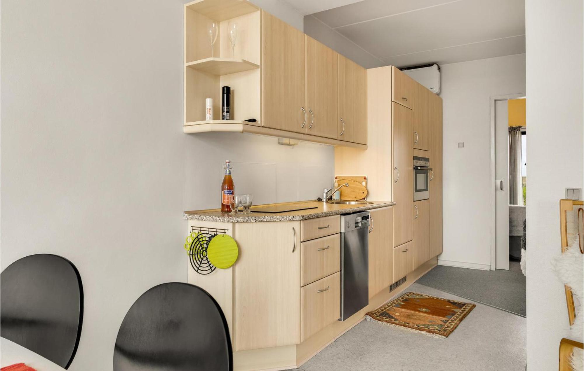 Apartment Bad, Lejl, 68 *